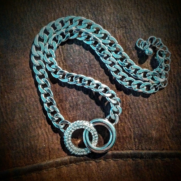 Jewelry - Very nice silver tone and Austrian crystal 16" chain necklace